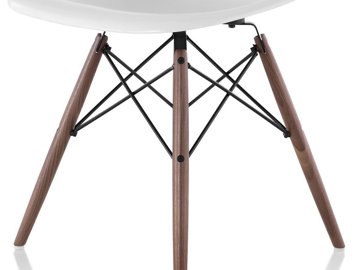 【ハーマンミラー/Herman Miller / GOODS】のEames Molded Plastic Side Shell Chair / イームズ プラスチックサイドシェルチェア ダウェルベース ウォールナット脚 DSW. BK OU / DSW. 91 OU / DSW. 47 OU インテリア・キッズ・メンズ・レディースファッション・服の通販 founy(ファニー) 　シンプル　Simple, Minimal　人気　Popular, Best Seller　フォルム　Silhouette, Form　ホーム・キャンプ・アウトドア・お取り寄せ　Home Living / Home & Lifestyle / Camping Gear / Outdoor Camping　家具・インテリア　Home Furniture & Interior. Stylish & Functional Living Spaces　チェア・椅子　Seating & Chairs　ダイニングチェア・木製チェア　Dining Chairs　ワイヤーカラー「ブラック」参考イメージ|ID: prp329100001178550 ipo3291000000034047512