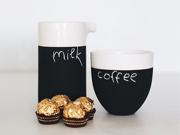 【マギッソ/Magisso / GOODS】のCOOLING CERAMICS FOR BEVERAGES Water Glass / クーリング・セラミックス ビバレッジ ウォーターグラス 2個セット インテリア・キッズ・メンズ・レディースファッション・服の通販 founy(ファニー) 　おすすめ　Recommended / Our Picks　なめらか　Smooth, Silky Texture　ウォーター　Water　ギフト プレゼント　Gift / Present　グラス　Glass, Eyewear　コーティング　Coating, Coated Finish　タンブラー　Tumbler, Travel Mug　テーブル　Table, Dining Table　デザート　Dessert, Sweet Treat　左:同シリーズの「スモールカラフェ」、右:本商品|ID: prp329100001236058 ipo3291000000030202636