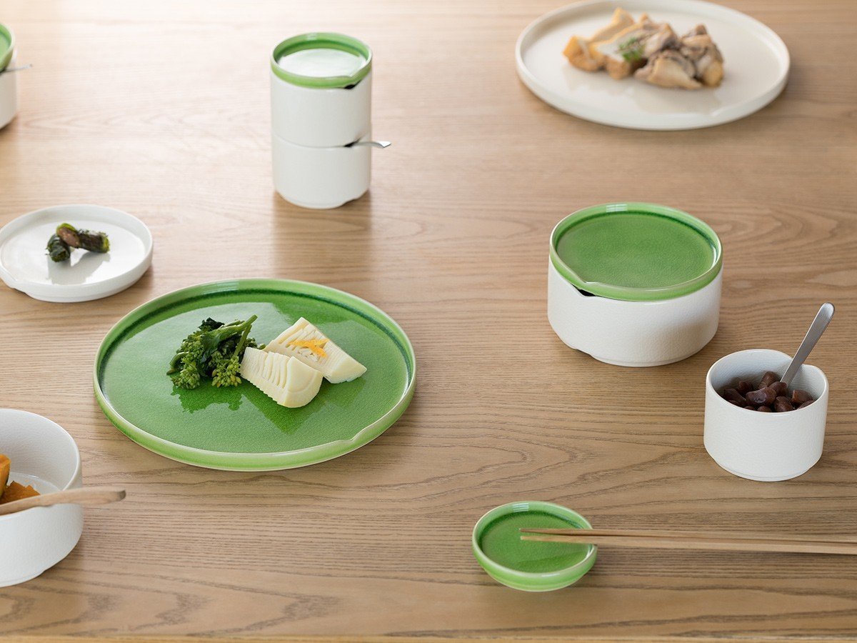 【ハス/HASU / GOODS】のGREEN CRACKLE Stacking bowl M with lid / 緑貫入 蓋付重ね中鉢 インテリア・キッズ・メンズ・レディースファッション・服の通販 founy(ファニー) 　シンプル　Simple　テーブル　Table　フォルム　Form　エレガント 上品　Elegant　皿　Dish　シンプルなフォルムと上品な色合いが、盛り付けられた料理を引き立てます。|ID: prp329100001236095 ipo3291000000025322436