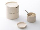 【ハス/HASU / GOODS】のGREEN CRACKLE Stacking bowl M with lid / 緑貫入 蓋付重ね中鉢 人気、トレンドファッション・服の通販 founy(ファニー) シンプル Simple テーブル Table フォルム Form エレガント 上品 Elegant 皿 Dish thumbnail 本シリーズの皿や鉢は互いに重ねることができ、蓋は皿として使うことができます。左:色違|ID: prp329100001236095 ipo3291000000030210329