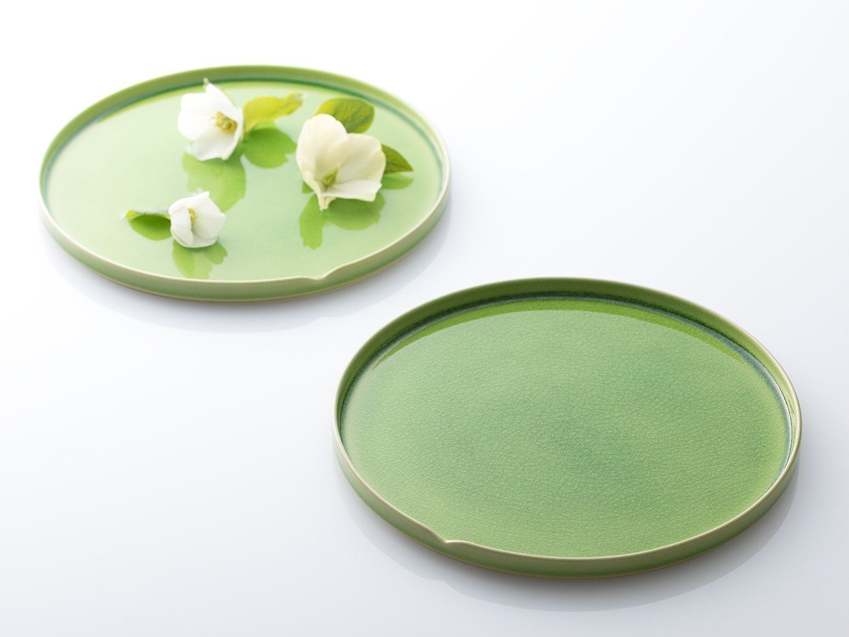 【ハス/HASU / GOODS】のGREEN CRACKLE Plate L / 緑貫入 大皿 インテリア・キッズ・メンズ・レディースファッション・服の通販 founy(ファニー) 　シンプル　Simple　テーブル　Table　フォルム　Form　プレート　Plate　エレガント 上品　Elegant　皿　Dish　縁のくぼみは、料理を取り分ける箸などが置けるカトラリーレストとして活躍します。|ID: prp329100001236096 ipo3291000000025322380