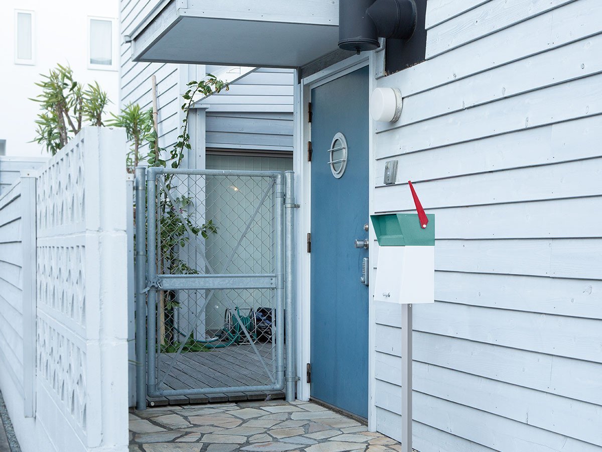 【ハモサ/HERMOSA / GOODS】のMELROSE POST / メルローズ ポスト 人気、トレンドファッション・服の通販 founy(ファニー) 　送料無料　Free Shipping　スタンド　Stand Collar, Upright Stand　雑誌　Magazine, Fashion Magazine　ホーム・キャンプ・アウトドア・お取り寄せ　Home Living / Home & Lifestyle / Camping Gear / Outdoor Camping　家具・インテリア　Home Furniture & Interior. Stylish & Functional Living Spaces　その他 インテリア雑貨、家具　Home Decor & Furniture Extras　other-6|ID: prp329100001236782 ipo3291000000031522001