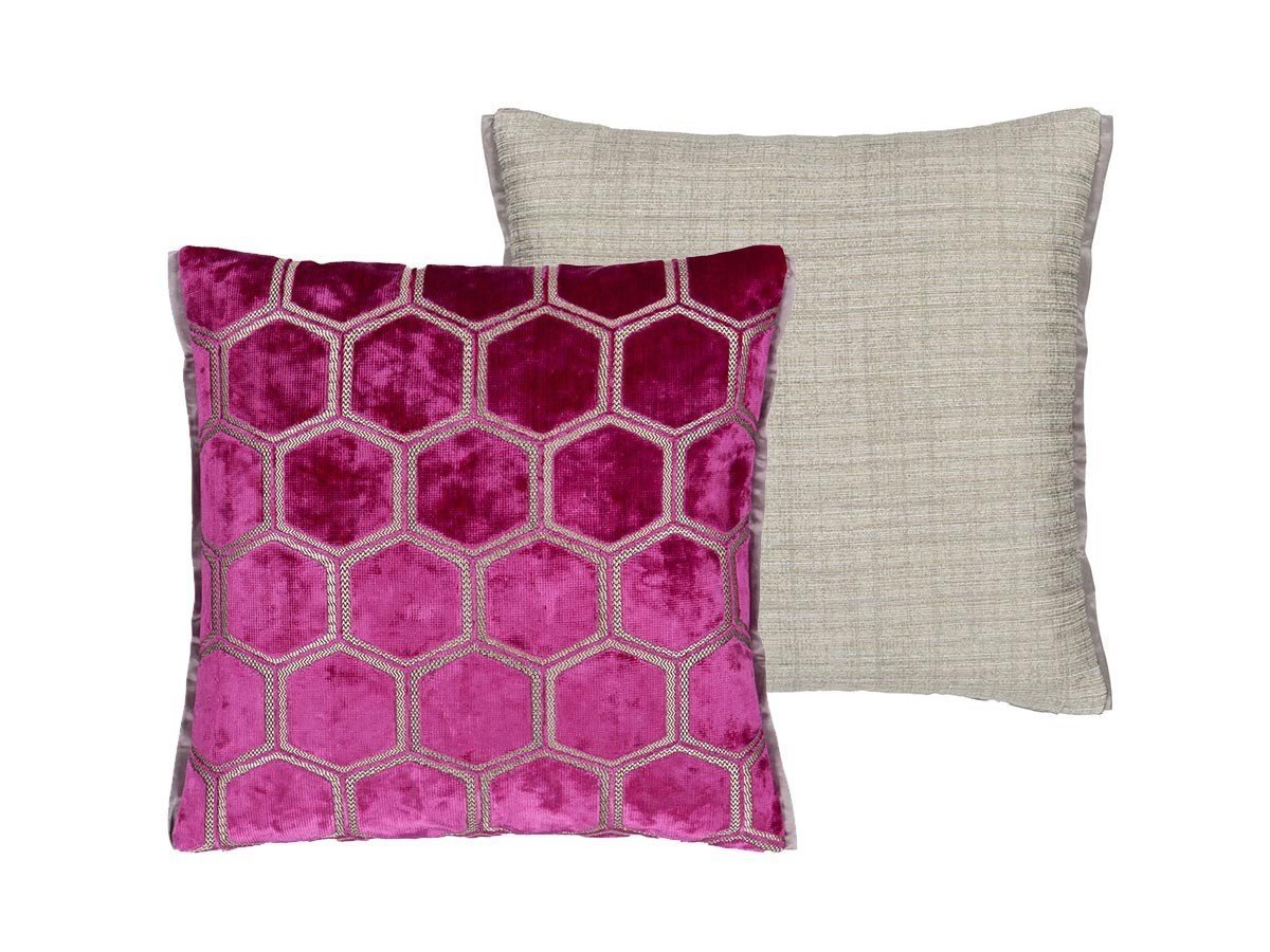 【デザイナーズ ギルド/DESIGNERS GUILD / GOODS】のManipur Cushion / マニプール クッション 43 × 43cm インテリア・キッズ・メンズ・レディースファッション・服の通販 founy(ファニー) エレガント 上品 Elegant クッション Cushion, Throw Pillow クール Cool, Chic パターン Pattern, Design Print フェザー Feather, Feather Detail ベルベット Velvet, Velvety ホーム・キャンプ・アウトドア・お取り寄せ Home Living / Home & Lifestyle / Camping Gear / Outdoor Camping 家具・インテリア Home Furniture & Interior. Stylish & Functional Living Spaces その他 インテリア雑貨、家具 Home Decor & Furniture Extras フューシャ|ID: prp329100001236834 ipo3291000000035326739