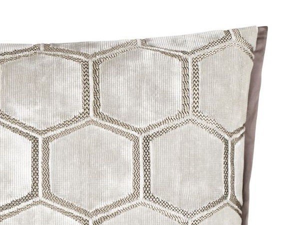 【デザイナーズ ギルド/DESIGNERS GUILD / GOODS】のManipur Cushion / マニプール クッション 43 × 43cm インテリア・キッズ・メンズ・レディースファッション・服の通販 founy(ファニー) エレガント 上品 Elegant クッション Cushion, Throw Pillow クール Cool, Chic パターン Pattern, Design Print フェザー Feather, Feather Detail ベルベット Velvet, Velvety ホーム・キャンプ・アウトドア・お取り寄せ Home Living / Home & Lifestyle / Camping Gear / Outdoor Camping 家具・インテリア Home Furniture & Interior. Stylish & Functional Living Spaces その他 インテリア雑貨、家具 Home Decor & Furniture Extras オイスター(表面)|ID: prp329100001236834 ipo3291000000035326751