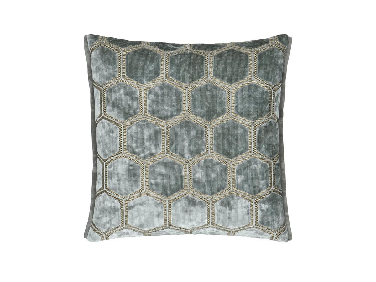 【デザイナーズ ギルド/DESIGNERS GUILD / GOODS】のManipur Cushion / マニプール クッション 43 × 43cm インテリア・キッズ・メンズ・レディースファッション・服の通販 founy(ファニー) エレガント 上品 Elegant クッション Cushion, Throw Pillow クール Cool, Chic パターン Pattern, Design Print フェザー Feather, Feather Detail ベルベット Velvet, Velvety ホーム・キャンプ・アウトドア・お取り寄せ Home Living / Home & Lifestyle / Camping Gear / Outdoor Camping 家具・インテリア Home Furniture & Interior. Stylish & Functional Living Spaces その他 インテリア雑貨、家具 Home Decor & Furniture Extras シルバー(表面)|ID: prp329100001236834 ipo3291000000035326760