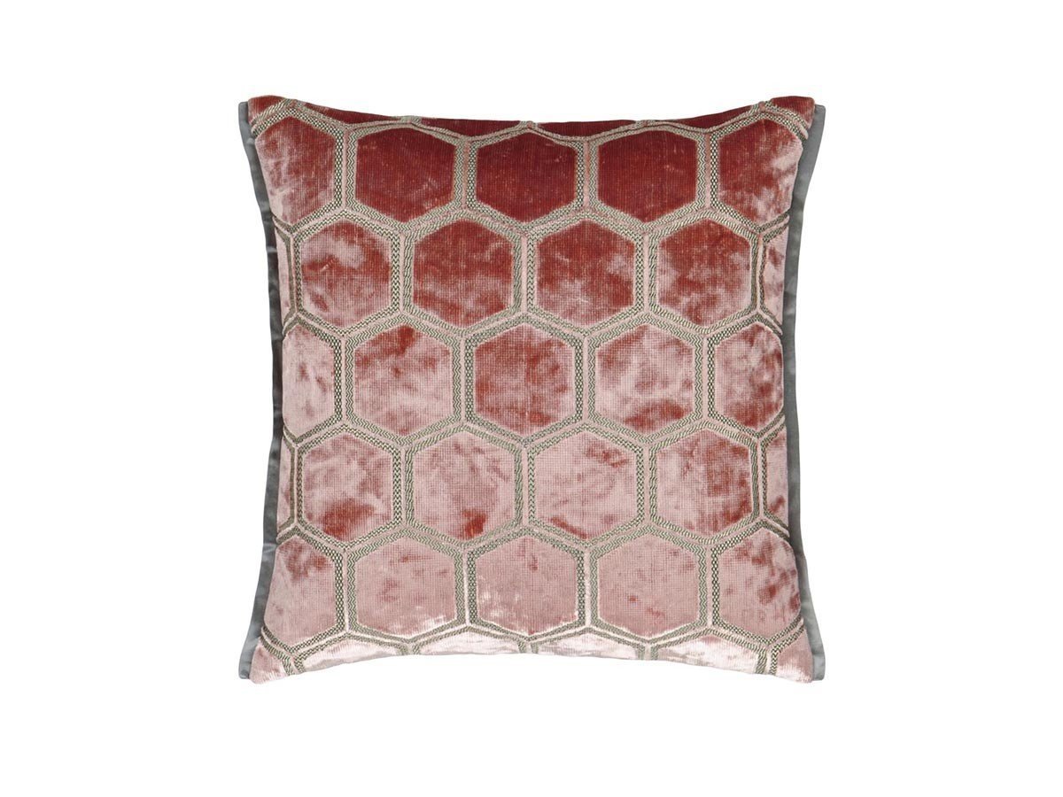 【デザイナーズ ギルド/DESIGNERS GUILD / GOODS】のManipur Cushion / マニプール クッション 43 × 43cm インテリア・キッズ・メンズ・レディースファッション・服の通販 founy(ファニー) エレガント 上品 Elegant クッション Cushion, Throw Pillow クール Cool, Chic パターン Pattern, Design Print フェザー Feather, Feather Detail ベルベット Velvet, Velvety ホーム・キャンプ・アウトドア・お取り寄せ Home Living / Home & Lifestyle / Camping Gear / Outdoor Camping 家具・インテリア Home Furniture & Interior. Stylish & Functional Living Spaces その他 インテリア雑貨、家具 Home Decor & Furniture Extras コーラル(表面)|ID: prp329100001236834 ipo3291000000035326769