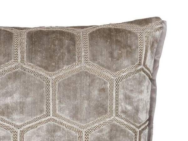 【デザイナーズ ギルド/DESIGNERS GUILD / GOODS】のManipur Cushion / マニプール クッション 43 × 43cm インテリア・キッズ・メンズ・レディースファッション・服の通販 founy(ファニー) エレガント 上品 Elegant クッション Cushion, Throw Pillow クール Cool, Chic パターン Pattern, Design Print フェザー Feather, Feather Detail ベルベット Velvet, Velvety ホーム・キャンプ・アウトドア・お取り寄せ Home Living / Home & Lifestyle / Camping Gear / Outdoor Camping 家具・インテリア Home Furniture & Interior. Stylish & Functional Living Spaces その他 インテリア雑貨、家具 Home Decor & Furniture Extras ドーヴ(表面)|ID: prp329100001236834 ipo3291000000035326796