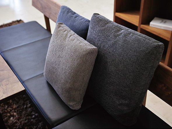 【マスターウォール/MASTERWAL / GOODS】のCUSHION B-TYPE / クッション Bタイプ マチ付 インテリア・キッズ・メンズ・レディースファッション・服の通販 founy(ファニー) 　送料無料　Free Shipping　クッション　Cushion, Throw Pillow　ファブリック　Fabric, Textile　フェザー　Feather, Feather Detail　ホーム・キャンプ・アウトドア・お取り寄せ　Home Living / Home & Lifestyle / Camping Gear / Outdoor Camping　家具・インテリア　Home Furniture & Interior. Stylish & Functional Living Spaces　その他 インテリア雑貨、家具　Home Decor & Furniture Extras　[奥]サイズ:45 × 45cm、張地:プラナ 53チャコール(ファブリック3)[中|ID: prp329100001236844 ipo3291000000035322981