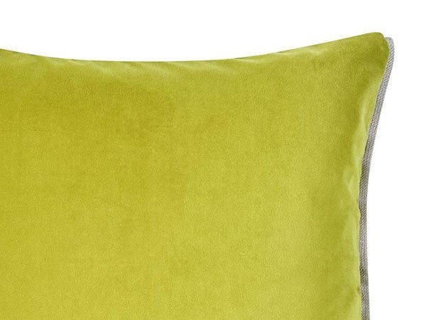 【デザイナーズ ギルド/DESIGNERS GUILD / GOODS】のVarese Cushion / バレーゼ クッション 43 × 43cm インテリア・キッズ・メンズ・レディースファッション・服の通販 founy(ファニー) 　クッション　Cushion　パターン　Pattern　フェザー　Feather　ベルベット　Velvet　リバーシブル　Reversible　ホーム・キャンプ・アウトドア・お取り寄せ　Home,Garden,Outdoor,Camping Gear　家具・インテリア　Furniture　その他 インテリア雑貨、家具　Furniture, Interior, Others　ライム(表面)|ID: prp329100001236869 ipo3291000000027288532