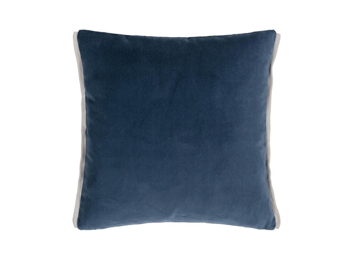 【デザイナーズ ギルド/DESIGNERS GUILD / GOODS】のVarese Cushion / バレーゼ クッション 43 × 43cm インテリア・キッズ・メンズ・レディースファッション・服の通販 founy(ファニー) 　クッション　Cushion　パターン　Pattern　フェザー　Feather　ベルベット　Velvet　リバーシブル　Reversible　ホーム・キャンプ・アウトドア・お取り寄せ　Home,Garden,Outdoor,Camping Gear　家具・インテリア　Furniture　その他 インテリア雑貨、家具　Furniture, Interior, Others　プルシアン & グラス(表面)|ID: prp329100001236869 ipo3291000000027288560