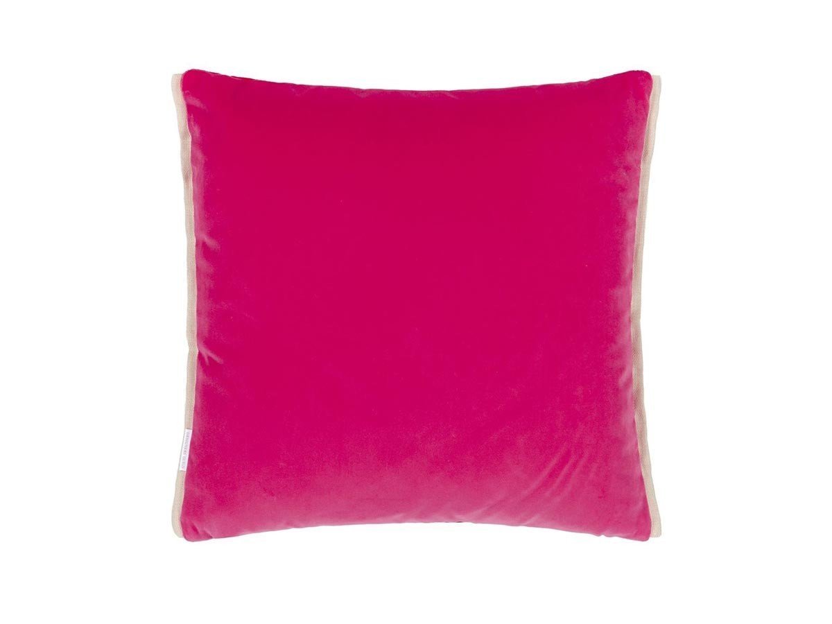 【デザイナーズ ギルド/DESIGNERS GUILD / GOODS】のVarese Cushion / バレーゼ クッション 43 × 43cm インテリア・キッズ・メンズ・レディースファッション・服の通販 founy(ファニー) 　クッション　Cushion　パターン　Pattern　フェザー　Feather　ベルベット　Velvet　リバーシブル　Reversible　ホーム・キャンプ・アウトドア・お取り寄せ　Home,Garden,Outdoor,Camping Gear　家具・インテリア　Furniture　その他 インテリア雑貨、家具　Furniture, Interior, Others　スカーレット & ブライトフューシャ(裏面)|ID: prp329100001236869 ipo3291000000027288585