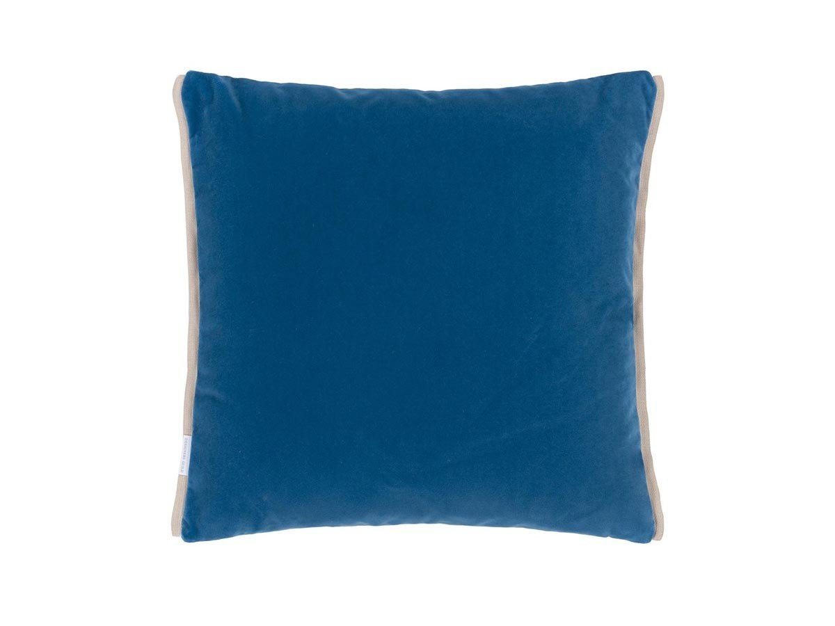 【デザイナーズ ギルド/DESIGNERS GUILD / GOODS】のVarese Cushion / バレーゼ クッション 43 × 43cm インテリア・キッズ・メンズ・レディースファッション・服の通販 founy(ファニー) 　クッション　Cushion　パターン　Pattern　フェザー　Feather　ベルベット　Velvet　リバーシブル　Reversible　ホーム・キャンプ・アウトドア・お取り寄せ　Home,Garden,Outdoor,Camping Gear　家具・インテリア　Furniture　その他 インテリア雑貨、家具　Furniture, Interior, Others　アズール & ティール(裏面)|ID: prp329100001236869 ipo3291000000027288595