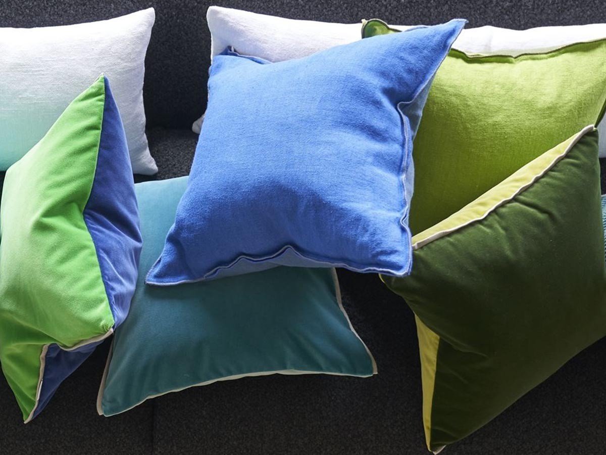 【デザイナーズ ギルド/DESIGNERS GUILD / GOODS】のVarese Cushion / バレーゼ クッション 43 × 43cm 人気、トレンドファッション・服の通販 founy(ファニー) 　クッション　Cushion　パターン　Pattern　フェザー　Feather　ベルベット　Velvet　リバーシブル　Reversible　ホーム・キャンプ・アウトドア・お取り寄せ　Home,Garden,Outdoor,Camping Gear　家具・インテリア　Home Furniture & Interior. Stylish & Functional Living Spaces　その他 インテリア雑貨、家具　Furniture, Interior, Others　other-6|ID: prp329100001236869 ipo3291000000031473382