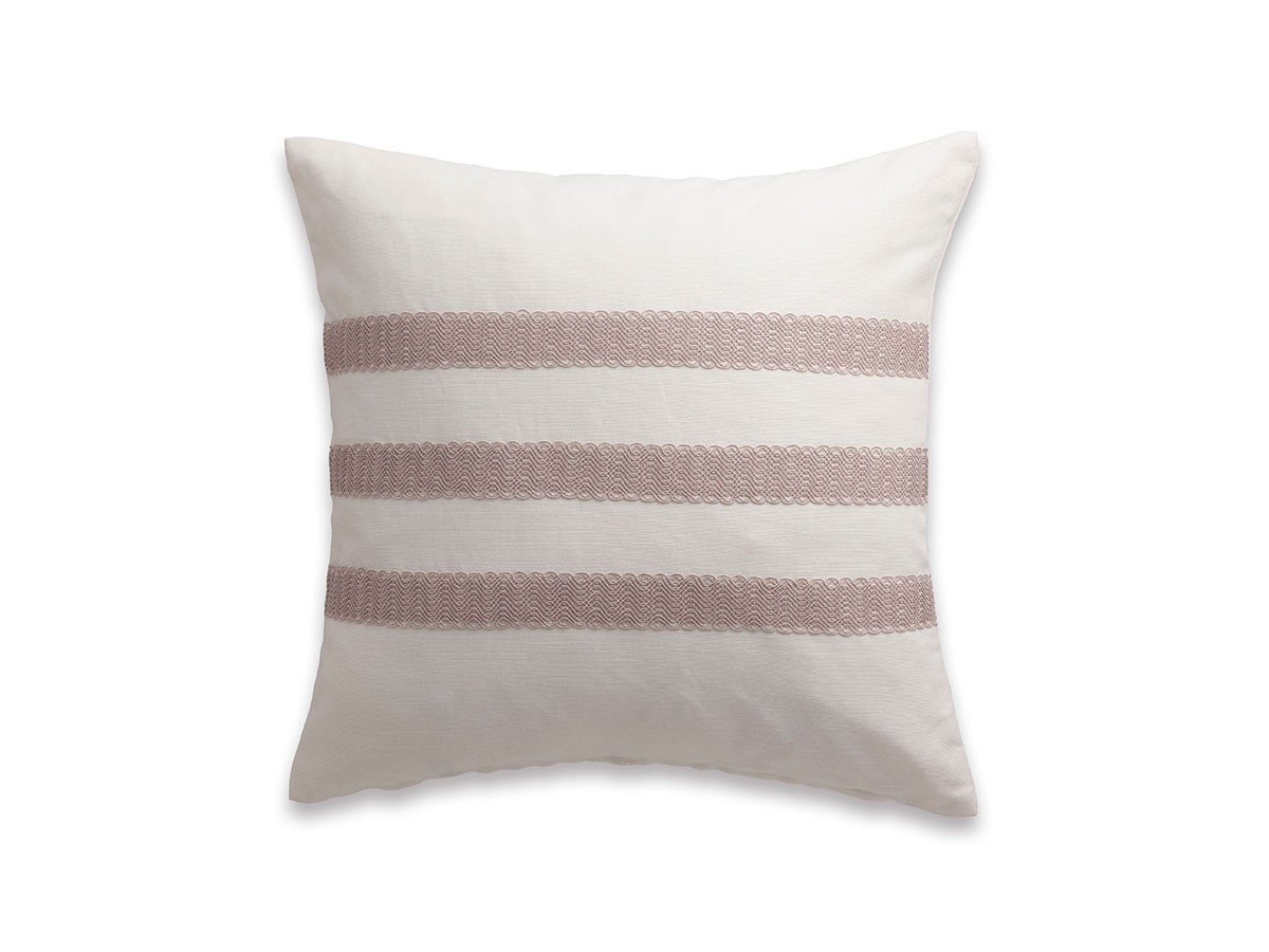 【フライミー ブラン/FLYMEe Blanc / GOODS】のTrois Cushion / トロワ クッション 人気、トレンドファッション・服の通販 founy(ファニー) 　クッション　Cushion, Throw Pillow　フェザー　Feather, Feather Detail　フェミニン　Feminine, Girly　ホーム・キャンプ・アウトドア・お取り寄せ　Home Living / Home & Lifestyle / Camping Gear / Outdoor Camping　家具・インテリア　Home Furniture & Interior. Stylish & Functional Living Spaces　その他 インテリア雑貨、家具　Home Decor & Furniture Extras　 other-1|ID: prp329100001236882 ipo3291000000030215495