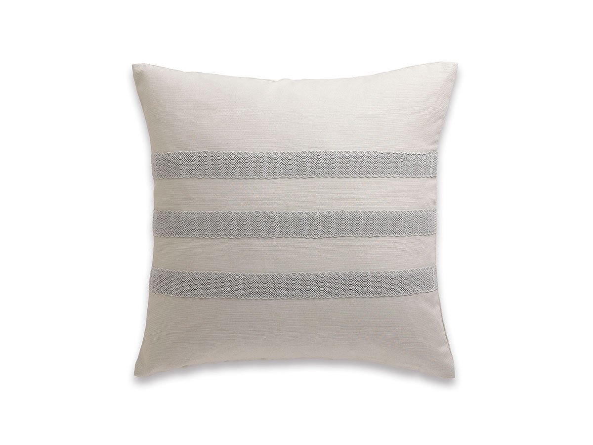 【フライミー ブラン/FLYMEe Blanc / GOODS】のTrois Cushion / トロワ クッション インテリア・キッズ・メンズ・レディースファッション・服の通販 founy(ファニー) 　クッション　Cushion, Throw Pillow　フェザー　Feather, Feather Detail　フェミニン　Feminine, Girly　ホーム・キャンプ・アウトドア・お取り寄せ　Home Living / Home & Lifestyle / Camping Gear / Outdoor Camping　家具・インテリア　Home Furniture & Interior. Stylish & Functional Living Spaces　その他 インテリア雑貨、家具　Home Decor & Furniture Extras　SB|ID: prp329100001236882 ipo3291000000030215518