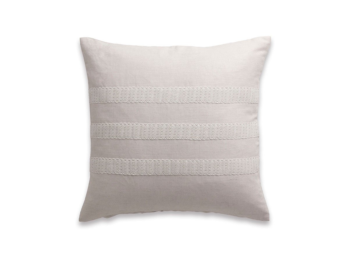 【フライミー ブラン/FLYMEe Blanc / GOODS】のTrois Cushion / トロワ クッション インテリア・キッズ・メンズ・レディースファッション・服の通販 founy(ファニー) 　クッション　Cushion, Throw Pillow　フェザー　Feather, Feather Detail　フェミニン　Feminine, Girly　ホーム・キャンプ・アウトドア・お取り寄せ　Home Living / Home & Lifestyle / Camping Gear / Outdoor Camping　家具・インテリア　Home Furniture & Interior. Stylish & Functional Living Spaces　その他 インテリア雑貨、家具　Home Decor & Furniture Extras　NL|ID: prp329100001236882 ipo3291000000030215529