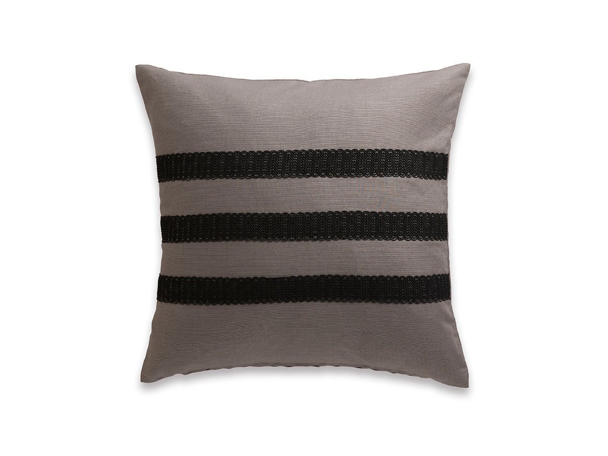 【フライミー ブラン/FLYMEe Blanc / GOODS】のTrois Cushion / トロワ クッション 人気、トレンドファッション・服の通販 founy(ファニー) 　クッション　Cushion, Throw Pillow　フェザー　Feather, Feather Detail　フェミニン　Feminine, Girly　ホーム・キャンプ・アウトドア・お取り寄せ　Home Living / Home & Lifestyle / Camping Gear / Outdoor Camping　家具・インテリア　Home Furniture & Interior. Stylish & Functional Living Spaces　その他 インテリア雑貨、家具　Home Decor & Furniture Extras　other-3|ID: prp329100001236882 ipo3291000000031522288