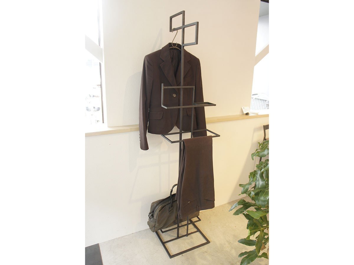 【杉山製作所/Sugiyama Seisakusho / GOODS】のKUROTETSU OBJECT STAND / クロテツ オブジェスタンド 人気、トレンドファッション・服の通販 founy(ファニー) 　送料無料　Free Shipping　クール　Cool　ジャケット　Jacket　スクエア　Square　スタンド　Stand　ホーム・キャンプ・アウトドア・お取り寄せ　Home,Garden,Outdoor,Camping Gear　家具・インテリア　Furniture　その他 インテリア雑貨、家具　Furniture, Interior, Others　other-2|ID: prp329100001236942 ipo3291000000031522482
