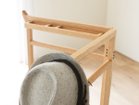 【ヒラシマ/HIRASHIMA / GOODS】のSPAGO Hanger Rack 049 / スパーゴ ハンガーラック 049 フレームには無垢材をふんだんに使い、温もりのある質感と手触りを大切につくられています。四方には強度と|ID: prp329100001236952 ipo3291000000030218978