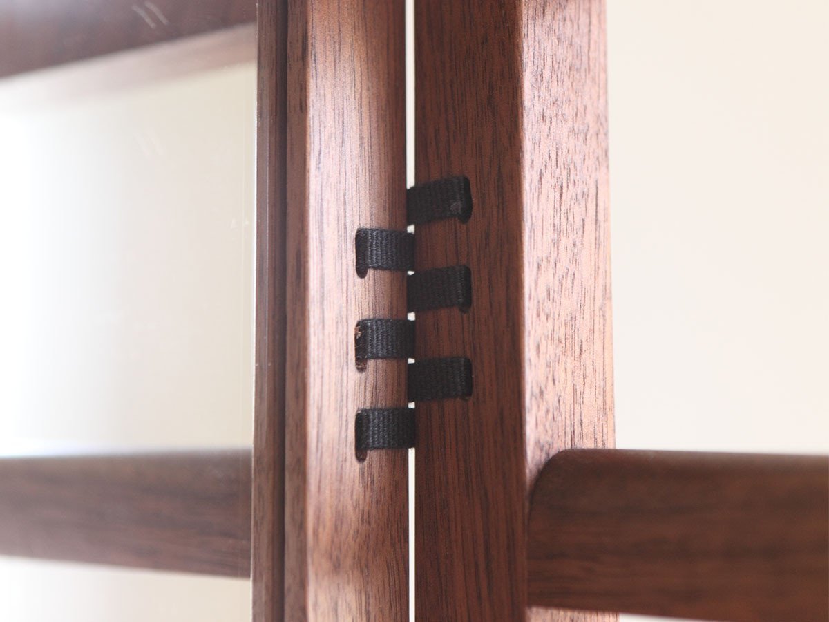 【ヒラシマ/HIRASHIMA / GOODS】のSPAGO Hanger Rack 049 / スパーゴ ハンガーラック 049 インテリア・キッズ・メンズ・レディースファッション・服の通販 founy(ファニー) 　アクセサリー　Accessories　コンパクト　Compact　ストール　Stall　フレーム　Flame　ブランケット　Blanket　帽子　Hat　モチーフ　Motif　ホーム・キャンプ・アウトドア・お取り寄せ　Home,Garden,Outdoor,Camping Gear　家具・インテリア　Furniture　その他 インテリア雑貨、家具　Furniture, Interior, Others　可動部は、紐で留める紐蝶番を使用しています。金属の蝶番では難しい手前や奥に自由に開くことができ、お部|ID: prp329100001236952 ipo3291000000030218992