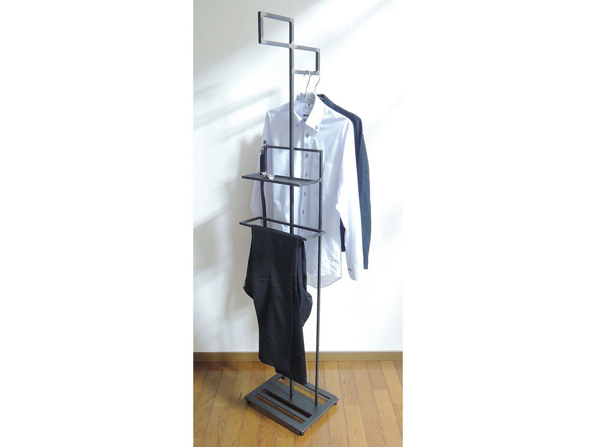 【杉山製作所/Sugiyama Seisakusho / GOODS】のKUROTETSU OBJECT STAND Blue / クロテツ オブジェスタンド ブルー 人気、トレンドファッション・服の通販 founy(ファニー) 　クール　Cool　コンパクト　Compact　ジャケット　Jacket　スクエア　Square　スタンド　Stand　時計　Clock　送料無料　Free Shipping　ホーム・キャンプ・アウトドア・お取り寄せ　Home,Garden,Outdoor,Camping Gear　家具・インテリア　Furniture　その他 インテリア雑貨、家具　Furniture, Interior, Others　other-4|ID: prp329100001236957 ipo3291000000031522550