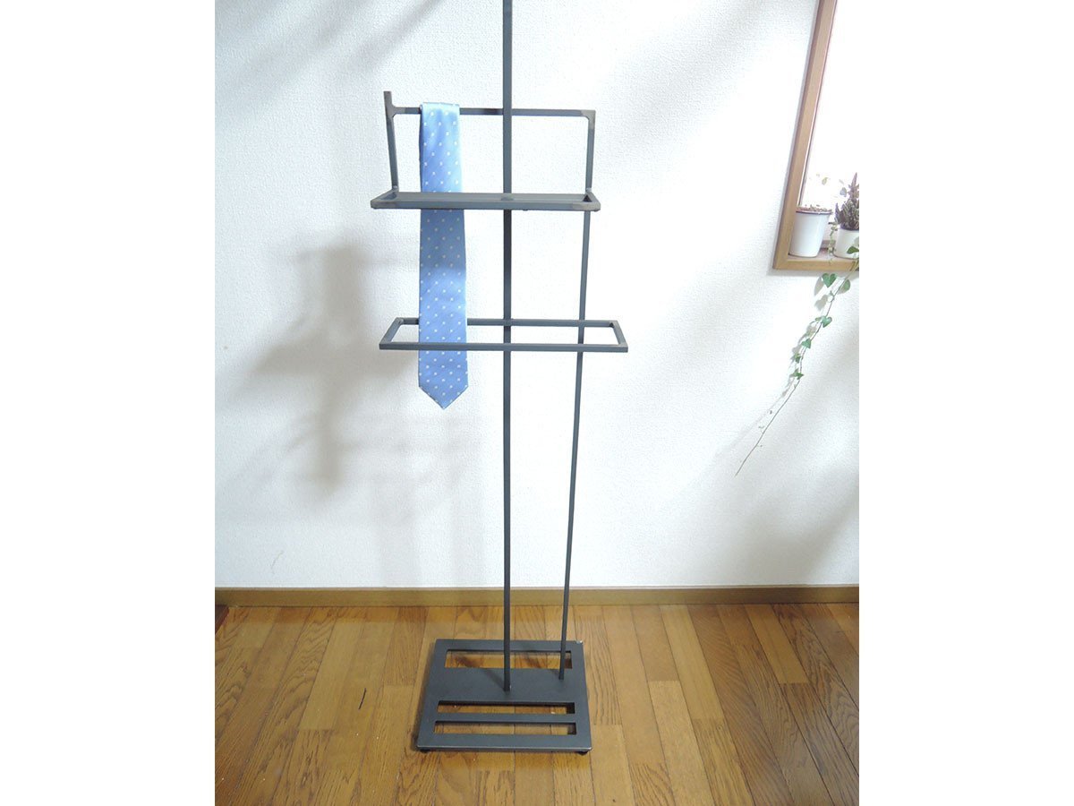 【杉山製作所/Sugiyama Seisakusho / GOODS】のKUROTETSU OBJECT STAND Blue / クロテツ オブジェスタンド ブルー 人気、トレンドファッション・服の通販 founy(ファニー) 　クール　Cool　コンパクト　Compact　ジャケット　Jacket　スクエア　Square　スタンド　Stand　時計　Clock　送料無料　Free Shipping　ホーム・キャンプ・アウトドア・お取り寄せ　Home,Garden,Outdoor,Camping Gear　家具・インテリア　Furniture　その他 インテリア雑貨、家具　Furniture, Interior, Others　other-5|ID: prp329100001236957 ipo3291000000031522551