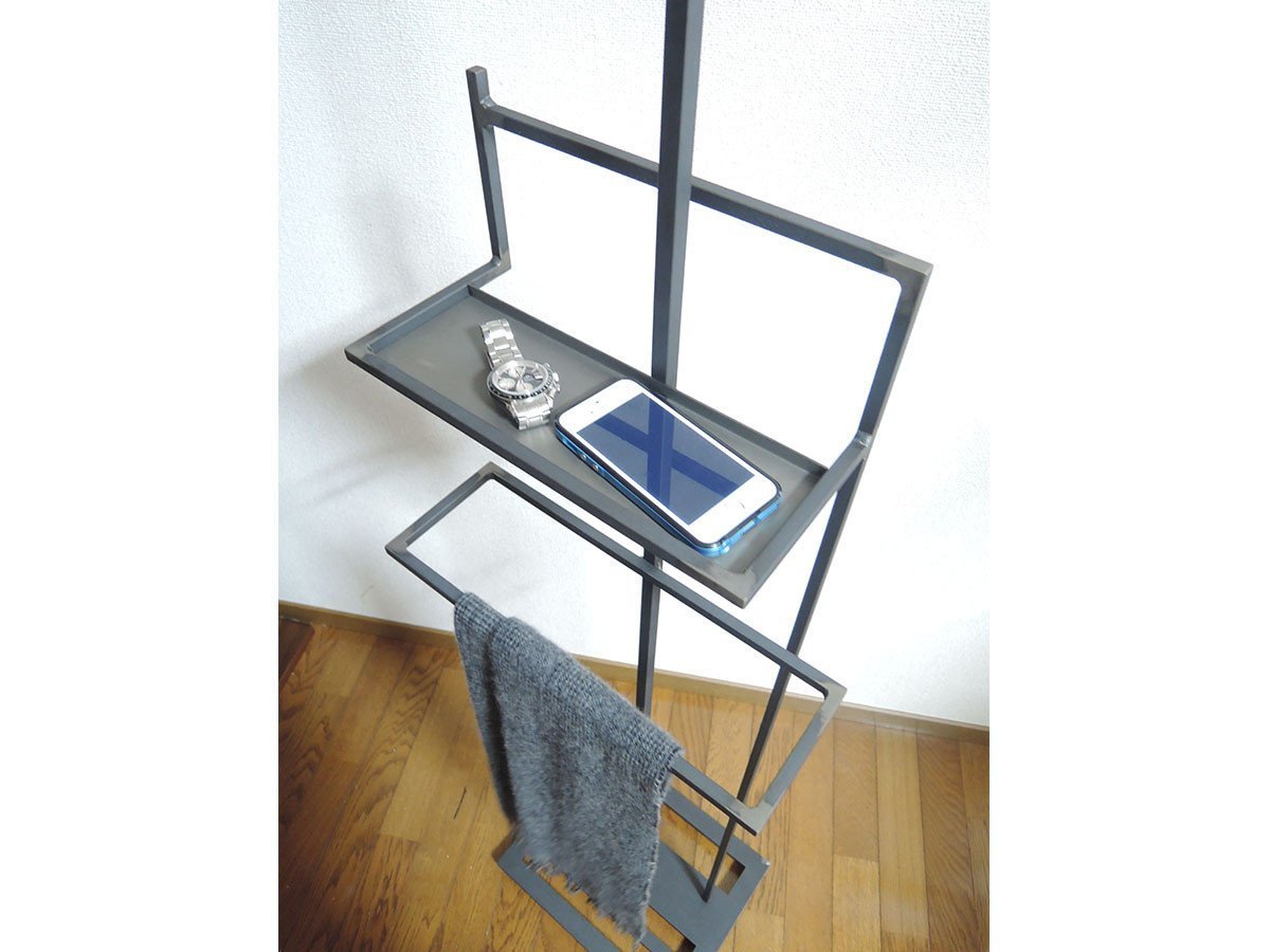 【杉山製作所/Sugiyama Seisakusho / GOODS】のKUROTETSU OBJECT STAND Blue / クロテツ オブジェスタンド ブルー 人気、トレンドファッション・服の通販 founy(ファニー) 　クール　Cool　コンパクト　Compact　ジャケット　Jacket　スクエア　Square　スタンド　Stand　時計　Clock　送料無料　Free Shipping　ホーム・キャンプ・アウトドア・お取り寄せ　Home,Garden,Outdoor,Camping Gear　家具・インテリア　Furniture　その他 インテリア雑貨、家具　Furniture, Interior, Others　other-6|ID: prp329100001236957 ipo3291000000031522552