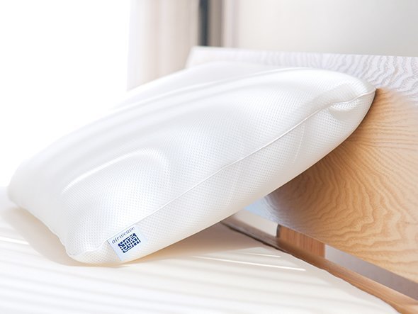 【エアウィーヴ/airweave / GOODS】のairweave pillow S-LINE / エアウィーヴ ピロー S-LINE インテリア・キッズ・メンズ・レディースファッション・服の通販 founy(ファウニー) 　吸水　Absorbent, Quick-Dry　なめらか　Smooth, Silky Texture　メッシュ　Mesh, Net Fabric　送料無料　Free Shipping　夏　Summer　ホーム・キャンプ・アウトドア・お取り寄せ　Home Living / Home & Lifestyle / Camping Gear / Outdoor Camping　家具・インテリア　Home Furniture & Interior. Stylish & Functional Living Spaces　その他 インテリア雑貨、家具　Home Decor & Furniture Extras　仰向けでも横向き寝でも理想的な頭の高さをキープするため、ピローの両サイドが中央に比べて硬く調整されて|ID: prp329100001237025 ipo3291000000037063679