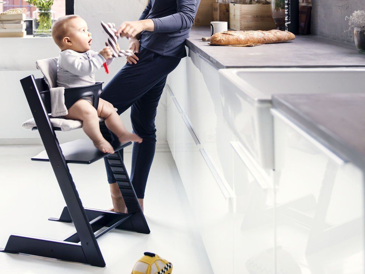 【ストッケ/STOKKE / GOODS】のTRIPP TRAPP / トリップ トラップ インテリア・キッズ・メンズ・レディースファッション・服の通販 founy(ファニー) 　アクセサリー　Accessories　クッション　Cushion　クラシック　Classic　テーブル　Table　ビーチ　Beach　ベビー　Baby　送料無料　Free Shipping　ホーム・キャンプ・アウトドア・お取り寄せ　Home,Garden,Outdoor,Camping Gear　家具・インテリア　Home Furniture & Interior. Stylish & Functional Living Spaces　キッズ家具　Kids' Furniture　キッズチェア・ベビーチェア　Kids Chair/Baby Chair　組合せ例:トリップ トラップ(ブラック) + ベビーセット(ブラック) + クラシッククッション|ID: prp329100001241764 ipo3291000000032258631