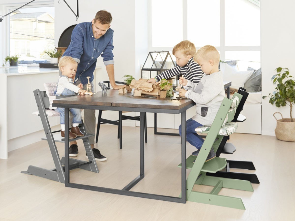 【ストッケ/STOKKE / GOODS】のTRIPP TRAPP / トリップ トラップ インテリア・キッズ・メンズ・レディースファッション・服の通販 founy(ファニー) 　アクセサリー　Accessories　クッション　Cushion　クラシック　Classic　テーブル　Table　ビーチ　Beach　ベビー　Baby　送料無料　Free Shipping　ホーム・キャンプ・アウトドア・お取り寄せ　Home,Garden,Outdoor,Camping Gear　家具・インテリア　Home Furniture & Interior. Stylish & Functional Living Spaces　キッズ家具　Kids' Furniture　キッズチェア・ベビーチェア　Kids Chair/Baby Chair　組合せ例:[左]トリップ トラップ(ストームグレー) + ベビーセット(ストームグレー) + クラシ|ID: prp329100001241764 ipo3291000000032258634
