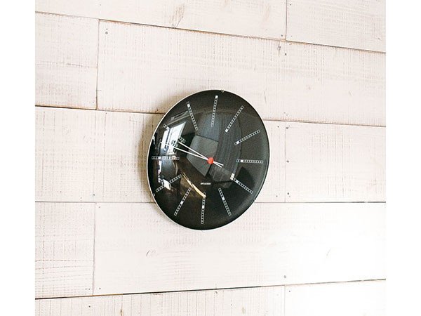 【フライミーアクセソワ/FLYMEe accessoire / GOODS】のARNE JACOBSEN Bankers Wall Clock / アルネ・ヤコブセン バンカーズ ウォールクロック 直径21cm 人気、トレンドファッション・服の通販 founy(ファニー) 　ガラス　Glass　テーブル　Table　時計　Clock　ブロック　Block　モダン　Modern　モノトーン　Monotone　送料無料　Free Shipping　ホーム・キャンプ・アウトドア・お取り寄せ　Home,Garden,Outdoor,Camping Gear　家具・インテリア　Furniture　その他 インテリア雑貨、家具　Furniture, Interior, Others　other-3|ID: prp329100001832634 ipo3291000000031512631