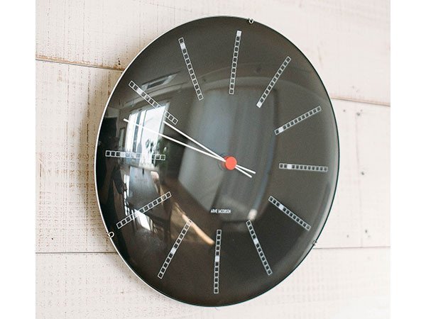 【フライミーアクセソワ/FLYMEe accessoire / GOODS】のARNE JACOBSEN Bankers Wall Clock / アルネ・ヤコブセン バンカーズ ウォールクロック 直径21cm 人気、トレンドファッション・服の通販 founy(ファニー) 　ガラス　Glass　テーブル　Table　時計　Clock　ブロック　Block　モダン　Modern　モノトーン　Monotone　送料無料　Free Shipping　ホーム・キャンプ・アウトドア・お取り寄せ　Home,Garden,Outdoor,Camping Gear　家具・インテリア　Furniture　その他 インテリア雑貨、家具　Furniture, Interior, Others　other-4|ID: prp329100001832634 ipo3291000000031512634