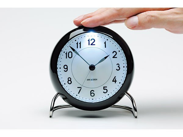 【フライミーアクセソワ/FLYMEe accessoire / GOODS】のARNE JACOBSEN Roman Table Clock / アルネ・ヤコブセン ローマン テーブルクロック インテリア・キッズ・メンズ・レディースファッション・服の通販 founy(ファニー) 　ガラス　Glass　テーブル　Table　時計　Clock　モダン　Modern　送料無料　Free Shipping　ホーム・キャンプ・アウトドア・お取り寄せ　Home,Garden,Outdoor,Camping Gear　家具・インテリア　Furniture　その他 インテリア雑貨、家具　Furniture, Interior, Others　点灯参考イメージ|ID: prp329100001832645 ipo3291000000030194922