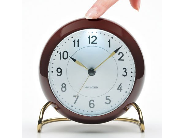 【フライミーアクセソワ/FLYMEe accessoire / GOODS】のARNE JACOBSEN Station Table Clock / アルネ・ヤコブセン ステーション テーブルクロック(カラーモデル) インテリア・キッズ・メンズ・レディースファッション・服の通販 founy(ファニー) 　ガラス　Glass　コレクション　Collection　シンプル　Simple　テーブル　Table　時計　Clock　モダン　Modern　送料無料　Free Shipping　ホーム・キャンプ・アウトドア・お取り寄せ　Home,Garden,Outdoor,Camping Gear　家具・インテリア　Furniture　その他 インテリア雑貨、家具　Furniture, Interior, Others　点灯イメージ|ID: prp329100001832650 ipo3291000000030177191