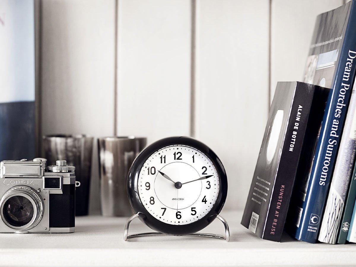 【フライミーアクセソワ/FLYMEe accessoire / GOODS】のARNE JACOBSEN Station Table Clock / アルネ・ヤコブセン ステーション テーブルクロック 人気、トレンドファッション・服の通販 founy(ファニー) 　ガラス　Glass　コレクション　Collection　シンプル　Simple　テーブル　Table　時計　Clock　モダン　Modern　送料無料　Free Shipping　ホーム・キャンプ・アウトドア・お取り寄せ　Home,Garden,Outdoor,Camping Gear　家具・インテリア　Furniture　その他 インテリア雑貨、家具　Furniture, Interior, Others　other-2|ID: prp329100001832651 ipo3291000000031502994