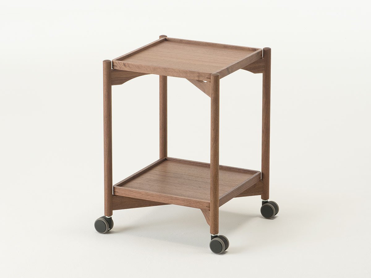 【コサイン/cosine / GOODS】のTRAY TABLE / トレーテーブル インテリア・キッズ・メンズ・レディースファッション・服の通販 founy(ファニー) 　送料無料　Free Shipping　コンパクト　Compact, Small Size　テーブル　Table, Dining Table　リバーシブル　Reversible, Two-Sided　ホーム・キャンプ・アウトドア・お取り寄せ　Home Living / Home & Lifestyle / Camping Gear / Outdoor Camping　家具・インテリア　Home Furniture & Interior. Stylish & Functional Living Spaces　テーブル　Dining, Coffee & Side Tables　サイドテーブル・ナイトテーブル　Side & End Tables　ホーム・キャンプ・アウトドア・お取り寄せ　Home Living / Home & Lifestyle / Camping Gear / Outdoor Camping　家具・インテリア　Home Furniture & Interior. Stylish & Functional Living Spaces　収納家具・キャビネット　Storage Furniture　チェストワゴン・移動式収納　Mobile Wagon　トレー:(上)突板面、(下)突板面|ID: prp329100001835479 ipo3291000000030257221