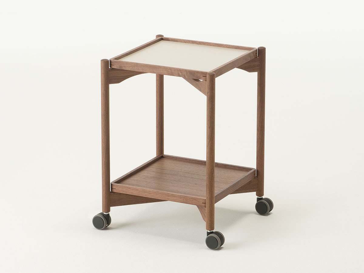【コサイン/cosine / GOODS】のTRAY TABLE / トレーテーブル インテリア・キッズ・メンズ・レディースファッション・服の通販 founy(ファニー) 　送料無料　Free Shipping　コンパクト　Compact, Small Size　テーブル　Table, Dining Table　リバーシブル　Reversible, Two-Sided　ホーム・キャンプ・アウトドア・お取り寄せ　Home Living / Home & Lifestyle / Camping Gear / Outdoor Camping　家具・インテリア　Home Furniture & Interior. Stylish & Functional Living Spaces　テーブル　Dining, Coffee & Side Tables　サイドテーブル・ナイトテーブル　Side & End Tables　ホーム・キャンプ・アウトドア・お取り寄せ　Home Living / Home & Lifestyle / Camping Gear / Outdoor Camping　家具・インテリア　Home Furniture & Interior. Stylish & Functional Living Spaces　収納家具・キャビネット　Storage Furniture　チェストワゴン・移動式収納　Mobile Wagon　トレー:(上)メラミン面、(下)突板面|ID: prp329100001835479 ipo3291000000030257222
