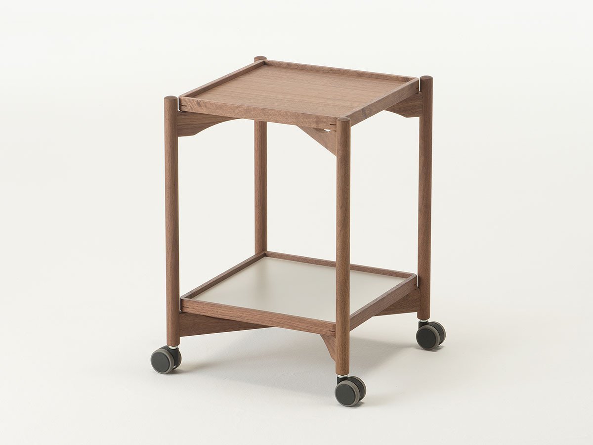 【コサイン/cosine / GOODS】のTRAY TABLE / トレーテーブル インテリア・キッズ・メンズ・レディースファッション・服の通販 founy(ファニー) 　送料無料　Free Shipping　コンパクト　Compact, Small Size　テーブル　Table, Dining Table　リバーシブル　Reversible, Two-Sided　ホーム・キャンプ・アウトドア・お取り寄せ　Home Living / Home & Lifestyle / Camping Gear / Outdoor Camping　家具・インテリア　Home Furniture & Interior. Stylish & Functional Living Spaces　テーブル　Dining, Coffee & Side Tables　サイドテーブル・ナイトテーブル　Side & End Tables　ホーム・キャンプ・アウトドア・お取り寄せ　Home Living / Home & Lifestyle / Camping Gear / Outdoor Camping　家具・インテリア　Home Furniture & Interior. Stylish & Functional Living Spaces　収納家具・キャビネット　Storage Furniture　チェストワゴン・移動式収納　Mobile Wagon　トレー:(上)突板面、(下)メラミン面|ID: prp329100001835479 ipo3291000000030257223