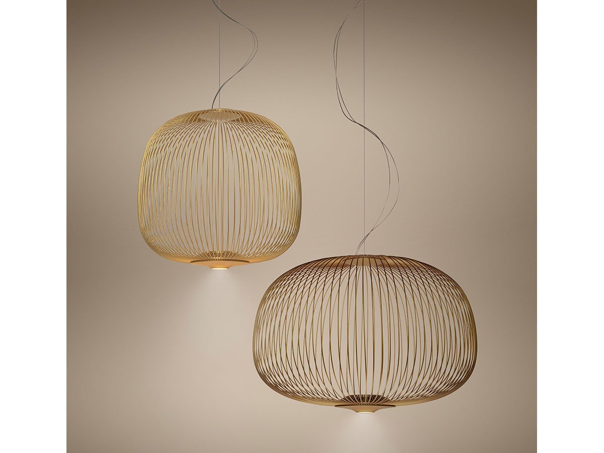 【フォスカリーニ/FOSCARINI / GOODS】のSpokes 2 Midi Pendant / スポークス 2 ミディ ペンダント インテリア・キッズ・メンズ・レディースファッション・服の通販 founy(ファニー) 　送料無料　Free Shipping　シンプル　Simple, Minimal　フォルム　Silhouette, Form　メタル　Metal, Metal Parts　ホーム・キャンプ・アウトドア・お取り寄せ　Home Living / Home & Lifestyle / Camping Gear / Outdoor Camping　家具・インテリア　Home Furniture & Interior. Stylish & Functional Living Spaces　ライト・照明　Lamps & Lighting Fixtures　ペンダントライト・吊り下げ照明　Pendant Light / Hanging Light Fixture　左:本商品、右:同シリーズの「スポークス 3」|ID: prp329100001855926 ipo3291000000033344325