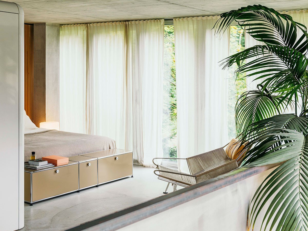 【ユーエスエム/USM / GOODS】のUSM Haller TV Board / USMハラー テレビボード W / D / H:1773 / 373 / 390mm ドロップダウンドア × 2、ディバイダーシェルフ × 1 インテリア・キッズ・メンズ・レディースファッション・服の通販 founy(ファニー) コレクション Collection, Seasonal Line シンプル Simple, Minimal ニューヨーク New York, NYC Style バランス Balance, Style Balance ボックス Boxy, Box Shape ワイド Wide, Wide Fit ホーム・キャンプ・アウトドア・お取り寄せ Home Living / Home & Lifestyle / Camping Gear / Outdoor Camping 家具・インテリア Home Furniture & Interior. Stylish & Functional Living Spaces テレビボード・テレビ台 TV Cabinets & Consoles テレビ台・TVボード Tv Board 参考イメージ|ID: prp329100001864858 ipo3291000000036647160