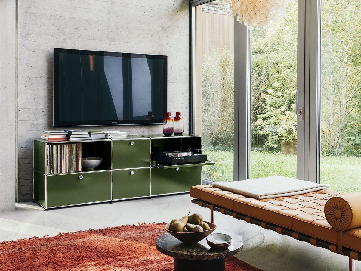 【ユーエスエム/USM / GOODS】のUSM Haller TV Board / USMハラー テレビボード W / D / H:1773 / 373 / 390mm ドロップダウンドア × 2、ディバイダーシェルフ × 1 インテリア・キッズ・メンズ・レディースファッション・服の通販 founy(ファニー) コレクション Collection, Seasonal Line シンプル Simple, Minimal ニューヨーク New York, NYC Style バランス Balance, Style Balance ボックス Boxy, Box Shape ワイド Wide, Wide Fit ホーム・キャンプ・アウトドア・お取り寄せ Home Living / Home & Lifestyle / Camping Gear / Outdoor Camping 家具・インテリア Home Furniture & Interior. Stylish & Functional Living Spaces テレビボード・テレビ台 TV Cabinets & Consoles テレビ台・TVボード Tv Board 参考イメージ|ID: prp329100001864858 ipo3291000000036647170