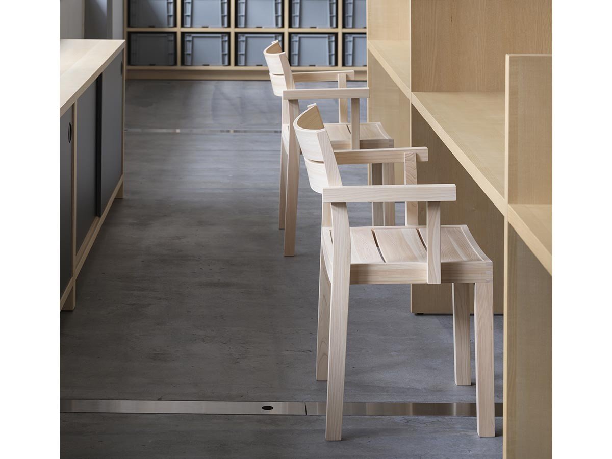 【マス/MAS / GOODS】のWK Armchair 01 / WK アームチェア 01 インテリア・キッズ・メンズ・レディースファッション・服の通販 founy(ファニー) 　送料無料　Free Shipping　クッション　Cushion, Throw Pillow　シンプル　Simple, Minimal　スリット　Slit, Slit Detail　軽量　Lightweight, Ultra Light　ホーム・キャンプ・アウトドア・お取り寄せ　Home Living / Home & Lifestyle / Camping Gear / Outdoor Camping　家具・インテリア　Home Furniture & Interior. Stylish & Functional Living Spaces　チェア・椅子　Seating & Chairs　ダイニングチェア・木製チェア　Dining Chairs　ホーム・キャンプ・アウトドア・お取り寄せ　Home Living / Home & Lifestyle / Camping Gear / Outdoor Camping　家具・インテリア　Home Furniture & Interior. Stylish & Functional Living Spaces　チェア・椅子　Seating & Chairs　アームチェア・アクセントチェア　Armchairs & Accent Chairs　写真クレジット:大谷 宗平 / Sohei Oya|ID: prp329100001937577 ipo3291000000036279812