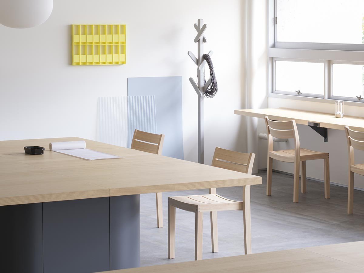 【マス/MAS / GOODS】のWK Chair 01 / WK チェア 01 インテリア・キッズ・メンズ・レディースファッション・服の通販 founy(ファニー) 　送料無料　Free Shipping　クッション　Cushion, Throw Pillow　シンプル　Simple, Minimal　スリット　Slit, Slit Detail　軽量　Lightweight, Ultra Light　ホーム・キャンプ・アウトドア・お取り寄せ　Home Living / Home & Lifestyle / Camping Gear / Outdoor Camping　家具・インテリア　Home Furniture & Interior. Stylish & Functional Living Spaces　チェア・椅子　Seating & Chairs　ダイニングチェア・木製チェア　Dining Chairs　写真クレジット:大谷 宗平 / Sohei Oya|ID: prp329100001937578 ipo3291000000035513794