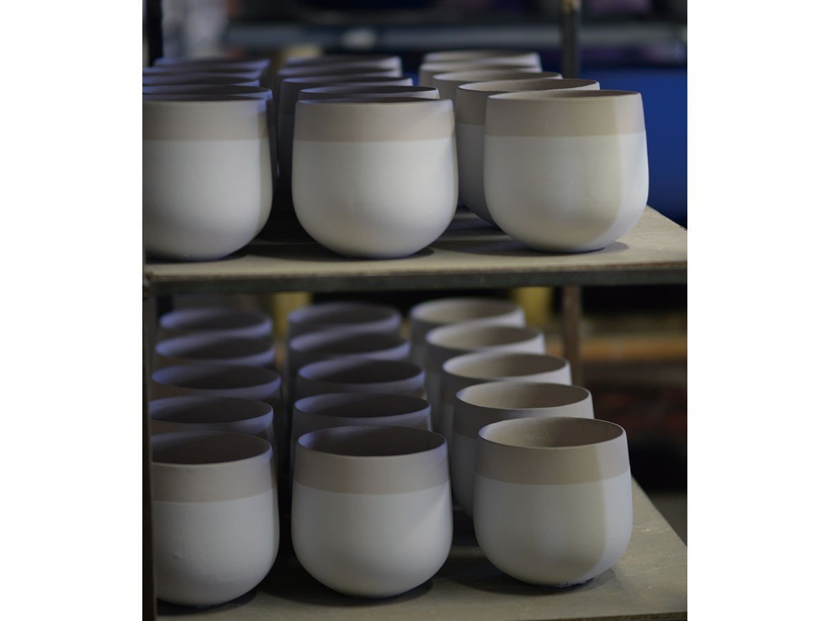 【ドマーニ/DOMANI / GOODS】のMinsk / ミンスク ベース 31cm インテリア・キッズ・メンズ・レディースファッション・服の通販 founy(ファニー) 　バランス　Balance, Style Balance　送料無料　Free Shipping　ホーム・キャンプ・アウトドア・お取り寄せ　Home Living / Home & Lifestyle / Camping Gear / Outdoor Camping　家具・インテリア　Home Furniture & Interior. Stylish & Functional Living Spaces　その他 インテリア雑貨、家具　Home Decor & Furniture Extras　(2)釉薬を塗った後はしっかりと乾燥させます。|ID: prp329100002006543 ipo3291000000036115610