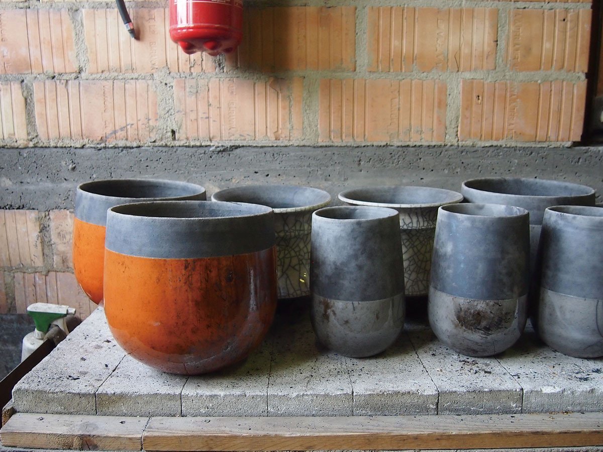 【ドマーニ/DOMANI / GOODS】のMinsk / ミンスク ベース 31cm インテリア・キッズ・メンズ・レディースファッション・服の通販 founy(ファニー) 　バランス　Balance, Style Balance　送料無料　Free Shipping　ホーム・キャンプ・アウトドア・お取り寄せ　Home Living / Home & Lifestyle / Camping Gear / Outdoor Camping　家具・インテリア　Home Furniture & Interior. Stylish & Functional Living Spaces　その他 インテリア雑貨、家具　Home Decor & Furniture Extras　(7)取り出すと、ポットはススだらけの状態です。|ID: prp329100002006543 ipo3291000000036115620