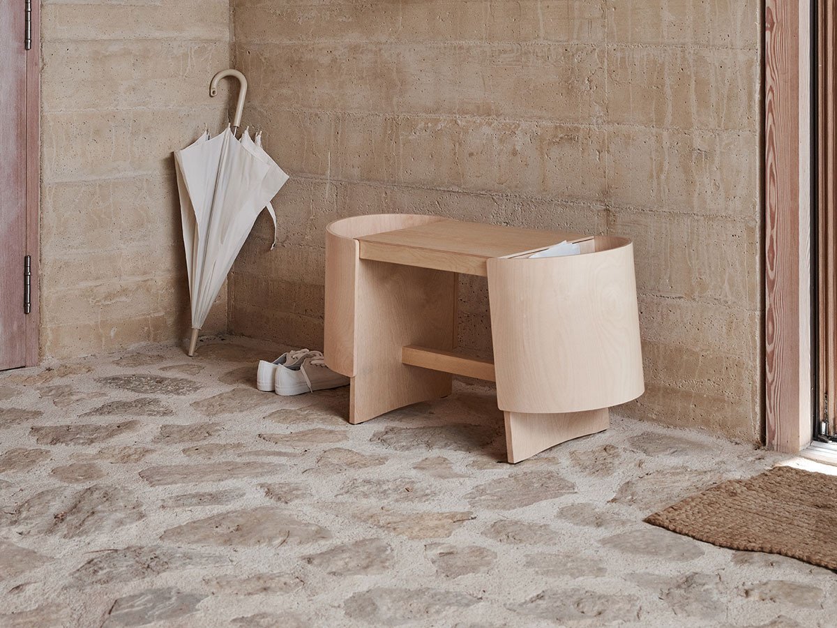 【アルテック/artek / GOODS】のKIULU BENCH / キウル ベンチ スモール 88cm 人気、トレンドファッション・服の通販 founy(ファニー) 　スリッパ　Slippers, Room Shoes　雑誌　Magazine, Fashion Magazine　タオル　Towel, Bath Towel　バケツ　Bucket, Bucket Style　フォルム　Silhouette, Form　送料無料　Free Shipping　ホーム・キャンプ・アウトドア・お取り寄せ　Home Living / Home & Lifestyle / Camping Gear / Outdoor Camping　家具・インテリア　Home Furniture & Interior. Stylish & Functional Living Spaces　チェア・椅子　Seating & Chairs　ダイニングベンチ・玄関ベンチ　Bench & Dining Benches　other-3|ID: prp329100002051129 ipo3291000000031510121