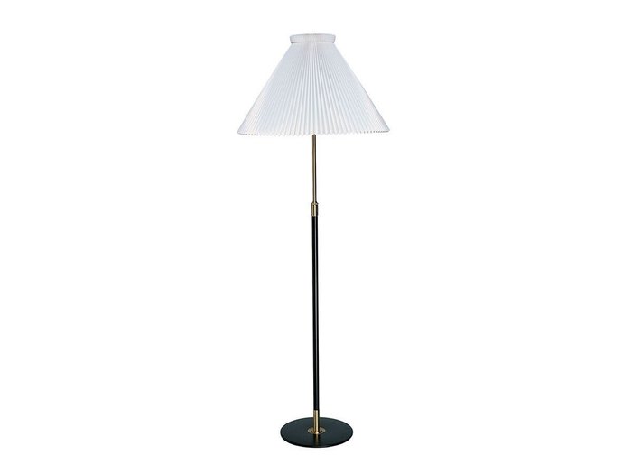 【レ クリント/LE KLINT / GOODS】のCLASSIC FLOOR LAMP MODEL 351 / クラシック フロアランプ モデル 351 インテリア・キッズ・メンズ・レディースファッション・服の通販 founy(ファニー) https://founy.com/ クラシック Classic, Timeless Style ハンド Hand, Handmade フォルム Silhouette, Form プリーツ Pleats, Pleated 送料無料 Free Shipping ホーム・キャンプ・アウトドア・お取り寄せ Home Living / Home & Lifestyle / Camping Gear / Outdoor Camping 家具・インテリア Home Furniture & Interior. Stylish & Functional Living Spaces ライト・照明 Lamps & Lighting Fixtures フロアランプ・スタンドライト Floor Lamp / Standing Lamp |ID: prp329100002065903 ipo3291000000034649617