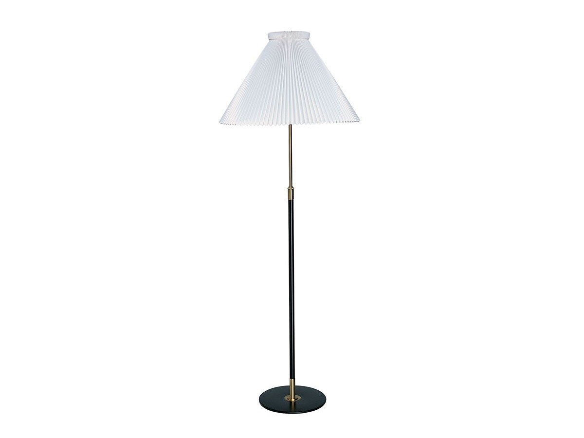 【レ クリント/LE KLINT / GOODS】のCLASSIC FLOOR LAMP MODEL 351 / クラシック フロアランプ モデル 351 インテリア・キッズ・メンズ・レディースファッション・服の通販 founy(ファニー) 　クラシック　Classic, Timeless Style　ハンド　Hand, Handmade　フォルム　Silhouette, Form　プリーツ　Pleats, Pleated　送料無料　Free Shipping　ホーム・キャンプ・アウトドア・お取り寄せ　Home Living / Home & Lifestyle / Camping Gear / Outdoor Camping　家具・インテリア　Home Furniture & Interior. Stylish & Functional Living Spaces　ライト・照明　Lamps & Lighting Fixtures　フロアランプ・スタンドライト　Floor Lamp / Standing Lamp　-|ID: prp329100002065903 ipo3291000000034649618