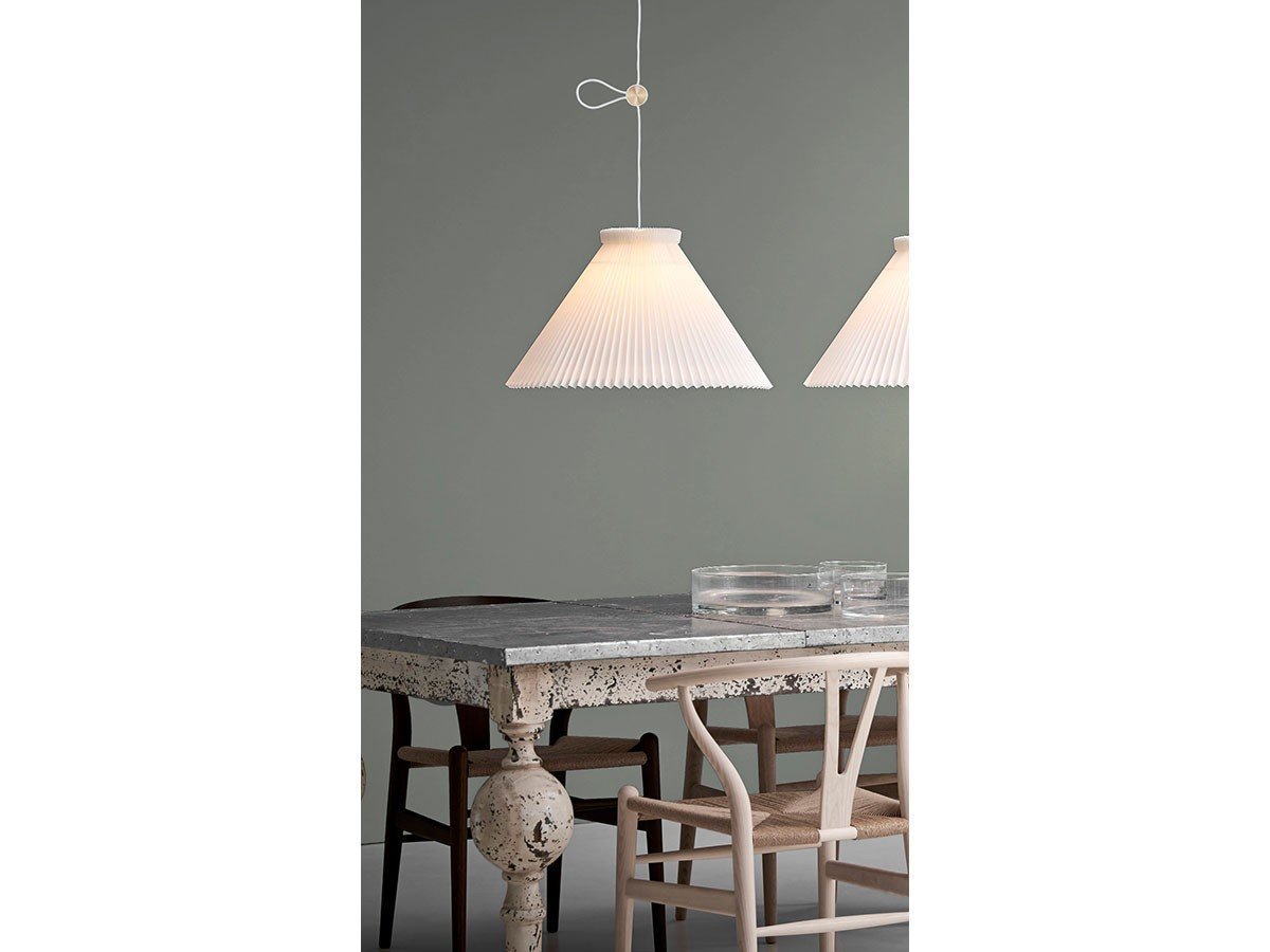 【レ クリント/LE KLINT / GOODS】のCLASSIC PENDANT MODEL 1-35 / クラシック ペンダント モデル 1-35 インテリア・キッズ・メンズ・レディースファッション・服の通販 founy(ファニー) クラシック Classic, Timeless Style シンプル Simple, Minimal 人気 Popular, Best Seller ハンド Hand, Handmade フォルム Silhouette, Form フレーム Frame, Outline プリーツ Pleats, Pleated 送料無料 Free Shipping エレガント 上品 Elegant ホーム・キャンプ・アウトドア・お取り寄せ Home Living / Home & Lifestyle / Camping Gear / Outdoor Camping 家具・インテリア Home Furniture & Interior. Stylish & Functional Living Spaces ライト・照明 Lamps & Lighting Fixtures ペンダントライト・吊り下げ照明 Pendant Light / Hanging Light Fixture 参考イメージ|ID: prp329100002065905 ipo3291000000031916784