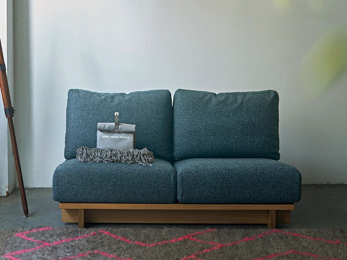 【シーヴ/SIEVE / GOODS】のcrossing sofa 2seater / クロッシングソファ 2人掛け インテリア・キッズ・メンズ・レディースファッション・服の通販 founy(ファニー) 　ウッド　Wood　クッション　Cushion　フレーム　Flame　リラックス　Relax　ホーム・キャンプ・アウトドア・お取り寄せ　Home,Garden,Outdoor,Camping Gear　家具・インテリア　Furniture　ソファー　Sofa　張地:ブルー|ID: prp329100002179519 ipo3291000000030244624